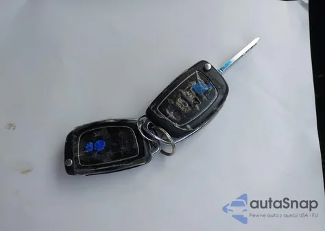 2015 Hyundai Santa Fe Sport z USA, uszkodzony, nr VIN 5XYZT3LB1FG251805